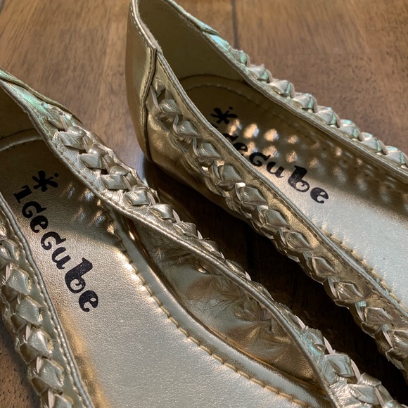 Silver Vegan Woven Details Ballet Flats Sz 7 - Picture 5 of 7